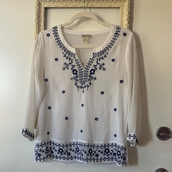 LUCKY BRAND | White & Blue Embroidered Peasant Sheer 3/4 Sleeve Top - Picture 2 of 13